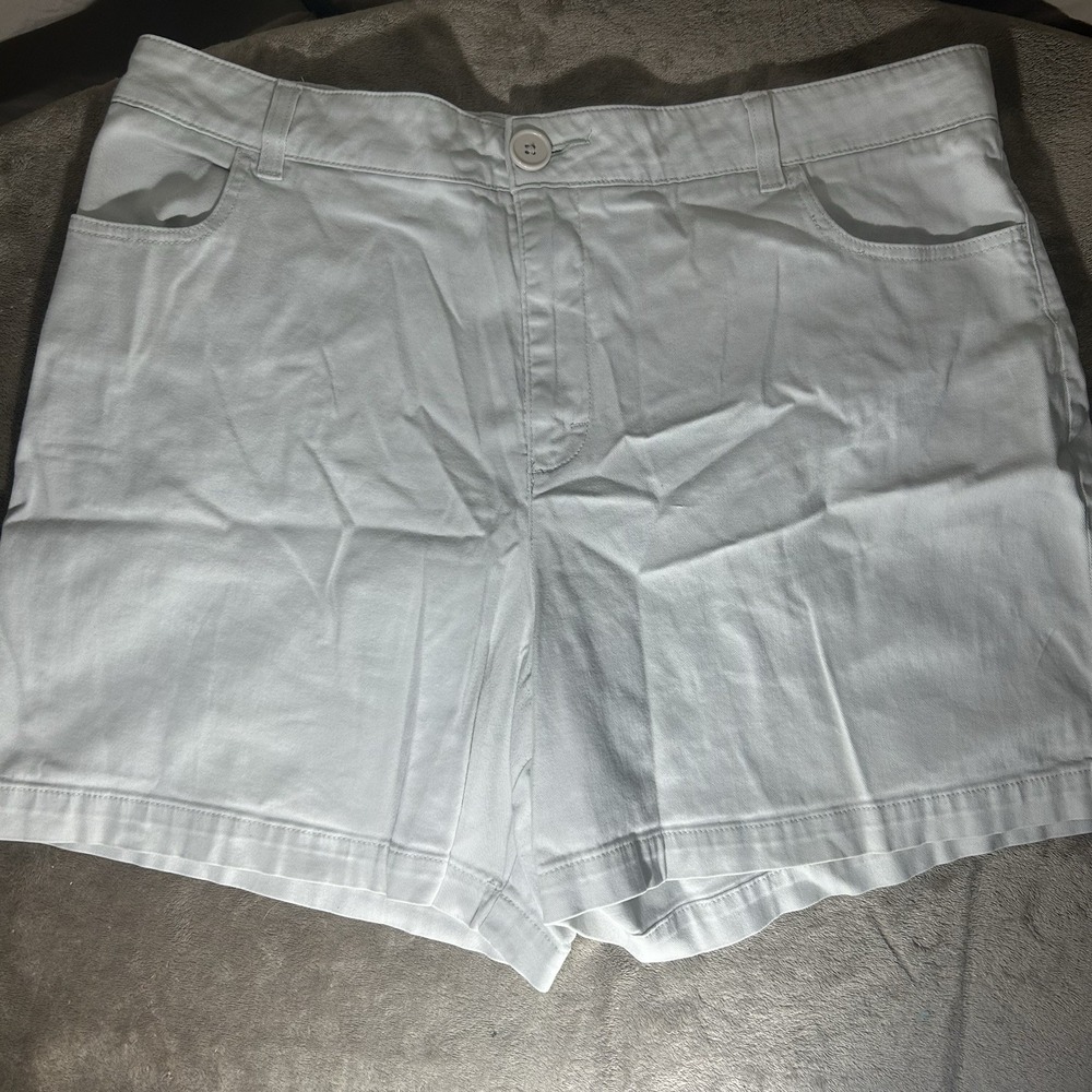 Lee Women's Shorts Estimated Size‎ 18 / 38W White High Rise Flat Front Casual